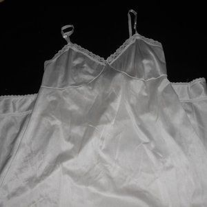 NYLON WHITE VINTAGE SLIP 36C